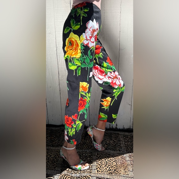 TAPP New York Red Floral Capri Pants (8) - Picture 6 of 17